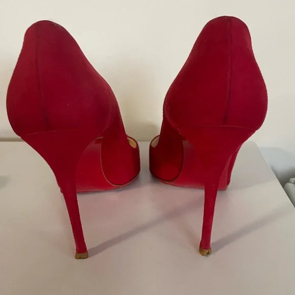 Christian Louboutin suede Red Pointed Toe Heels - Picture 5 of 8